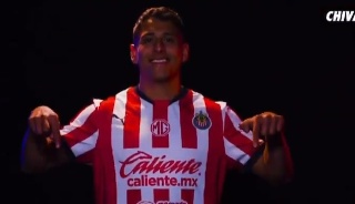 Chivas hace oficial la llegada de Luis Romo 