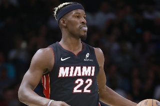 NBA: Castigan dos juegos más a Jimmy Butler