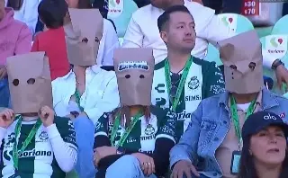 Imagen Ante un mar de protestas, Santos cae vs Puebla y es el peor equipo 