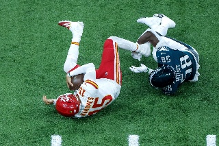 ¡Muñeco Vudú! Le aplicaron brujería a Mahomes en el Super Bowl (VIDEO)