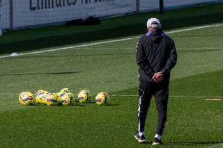 ¡Insólito! Suspenden por NUEVE MESES a entrenador tras encarar a un árbitro (VIDEO)