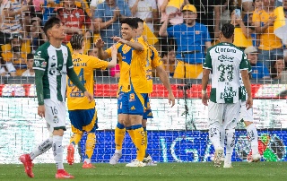 Tigres golea a un inofensivo Santos Laguna