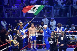 'Canelo' pide disculpas por haber enfrentado a un 'bulto' que no quiso pelear