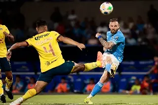 Imagen Cruz Azul con un expulsado vence al América y se pone en ventaja en la semifinal