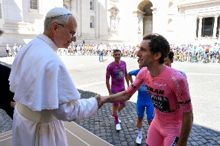 Papa León XIV recibe a Del Toro y a demás líderes del Giro de Italia