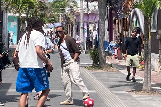 ¡Increíble! Así quedó el comercial que grabó Edgar Davids en La Huaca (VIDEO)
