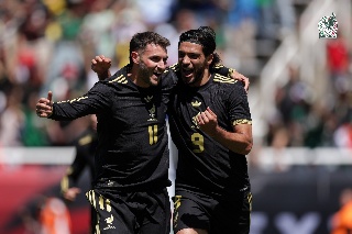 'Son bien weyes': Javier Aguirre crítica a Santi Giménez y Raúl Jiménez