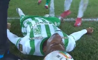Jugador de la selección colombiana se desploma en pleno partido (VIDEO)