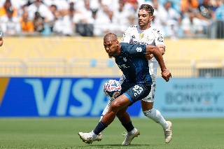 Real Madrid juega ante Pachuca con un expulsado desde los 7 minutos (VIDEO)