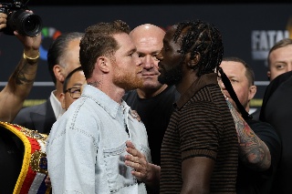 'Canelo' Álvarez le echa más leña al fuego previo al combate ante Terence Crawford