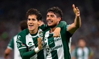 Santos Laguna golea a los Pumas de Efraín Juárez 