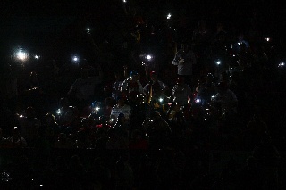 Se va la luz en pleno juego de El Águila vs Diablos Rojos (VIDEO)
