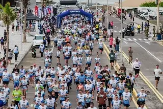 Imagen Más de mil corredores y 200 mascotas participan en la exitosa Carrera Santa Ana 2025 en Boca del Río
