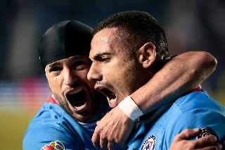 Giakoumakis cerca de irse de Cruz Azul