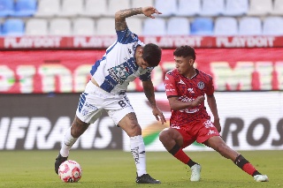 Víctor Guzmán se fue molesto de Chivas