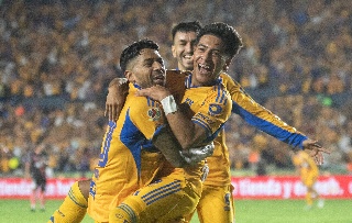 Tigres le propina goleada de escándalo a Puebla