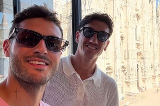 Ex Tiburón Gabriel Peñalba presume encuentro con Santi Giménez en Milán