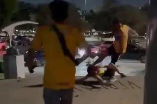 Imagen Aficionados de Tigres dan brutal golpiza a americanistas dentro y fuera del estadio (VIDEO)