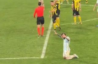 Imagen Ex de la Liga MX realiza acto inusual en pleno tiro penal y desata la locura en redes (VIDEO)