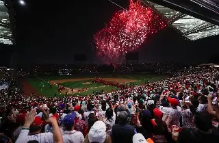 Imagen Simón, niño golpeado por una bola en juego de los Diablos Rojos, presenta mejoría 