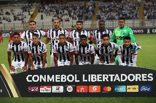 Club peruano recibe millonaria multa por apagar las luces de su estadio