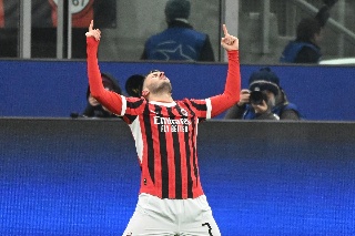 Santi Gimenez se irá del Milan pero llegará a otro gigante europeo