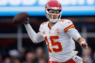 NFL: Joe Montana NO incluye a Patrick Mahomes en su top 3 de mejores quarterbacks en la actualidad