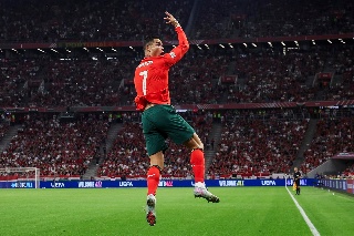 ¡Cristiano Ronaldo empata récord histórico de ex Tiburón Rojo!