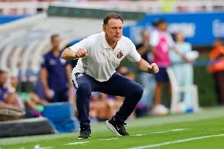 Imagen Gabriel Milito celebra victoria en el Clásico y asegura que Chivas ya despertó