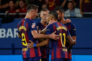 Barcelona golea al Getafe y sigue en la lucha por el liderato