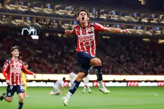 Imagen Chivas se la aplica a Fernando Gago y vence a Necaxa con gol de Santiago Sandoval