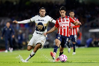 Pumas falla un penal en el último minuto y Chivas gana en Ciudad Universitaria 