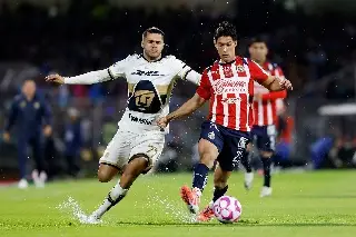 Imagen Pumas falla un penal en el último minuto y Chivas gana en Ciudad Universitaria 