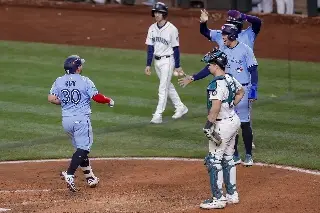 Imagen MLB: Mexicano Alejandro Kirk brilla en triunfo de los Blue Jays ante Seattle en la Serie de Campeonato