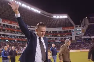 Imagen El ex Tiburón que sufre demencia frontotemporal y lleva su historia a un documental (VIDEO)