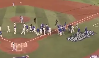 Imagen ¡Se vaciaron las bancas! Bronca en la Serie Mundial entre Dodgers y Blue Jays (VIDEO)