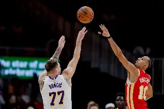 Imagen NBA: Luka Doncic se luce en triunfo de los Lakers sobre los Hornets
