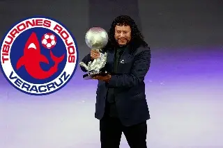 Imagen Con emotivas palabras, Higuita recuerda a los Tiburones Rojos de Veracruz tras ingresar al Salón de la Fama 