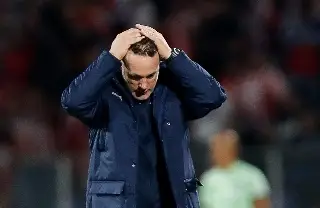 Imagen Cachetean al DT de Chivas tras perder con Cruz Azul (VIDEO)