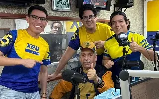 Imagen &iexcl;Tremendo programa! El Se&ntilde;or &Aacute;lvarez estuvo en El Deportivo de la U y sac&oacute; su librito (VIDEO)