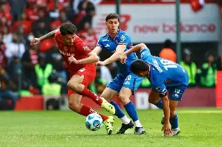 Imagen Toluca suma tres partidos sin ganar y Cruz Azul sale vivo del infierno 