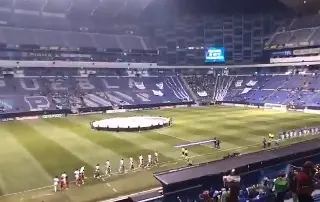 Imagen &iexcl;Ni sus familiares fueron! Vac&iacute;o, as&iacute; est&aacute; jugando Cruz Azul la Concachampions (VIDEO)