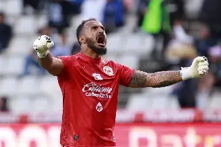 Imagen Quer&eacute;taro no puede ante un Santos Laguna que termina con nueve jugadores 