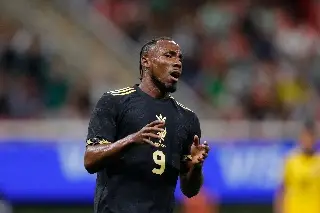 Imagen Juli&aacute;n Qui&ntilde;ones en riesgo de no jugar con el Tri por esta raz&oacute;n