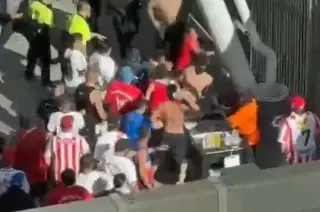 Imagen &iexcl;Lamentable! Pelea campal entre aficionados previo al Chivas vs Atlas en Estados Unidos (VIDEOS)