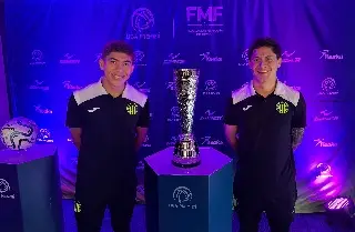 Imagen El trofeo de la Liga Premier est&aacute; de visita en Veracruz (FOTOS)