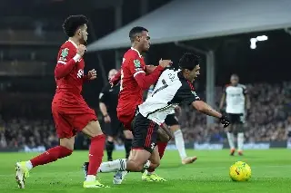 Imagen Ra&uacute;l Jim&eacute;nez y Fulham tropiezan en campo del Liverpool 