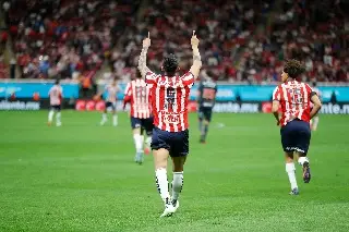 Imagen &iexcl;Se fue, se fue! Chivas anuncia la baja de un pol&eacute;mico delantero
