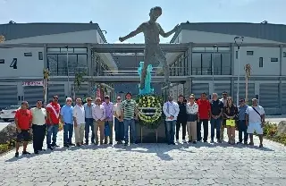 Imagen Rinden emotivo homenaje a Luis 'Pirata' de la Fuente por su 54 aniversario luctuoso