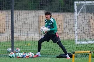 Imagen Portero mexicano entrena con la Selecci&oacute;n de Colombia en pleno Mundial 2026